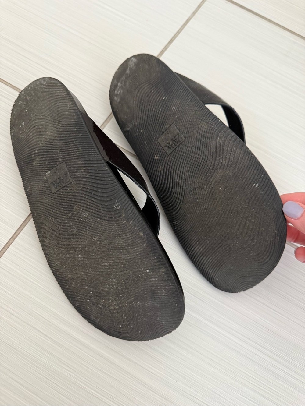 ZARA Women's Glossy Black Leather Slide Thong Sandals - Picture 2 of 3
